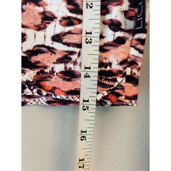 LiCi Fit Workout Set in Safari LS Crop top and shorts size M/L Scrunch Butt Leop - Picture 9 of 15